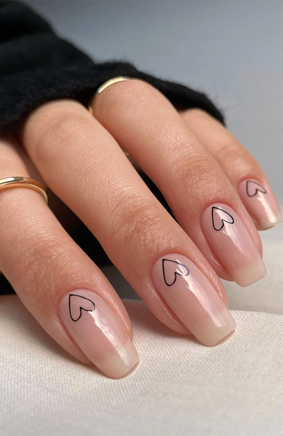 35 Cute Valentine’s Day Nails You’ll Want To Wear : Black Heart Outline Nails