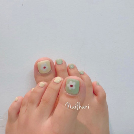 50 Cute Summer Toe Nails for 2022 : Sage Green and White with Flower Details