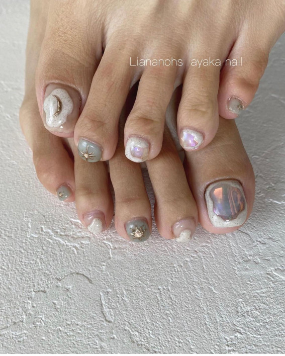 50 Cute Summer Toe Nails for 2022 : Sun and Moon Bobo Toe Nails
