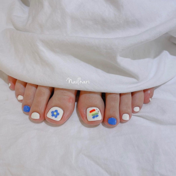 50 Cute Summer Toe Nails for 2022 : Blue and White Combo
