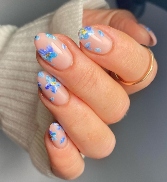 40 Pretty Summer Nails To Wear Right Now : Blue Floral Oval Nails