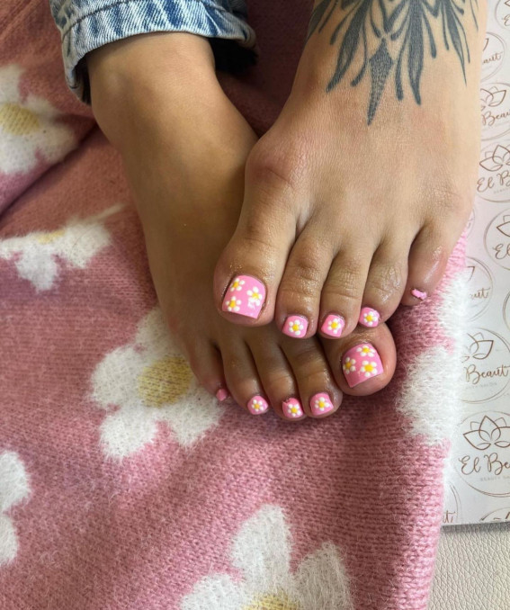 50 Trendy Pedicure Designs To Dress Up Your Toe Nails : Daisy Pink Toe Nails