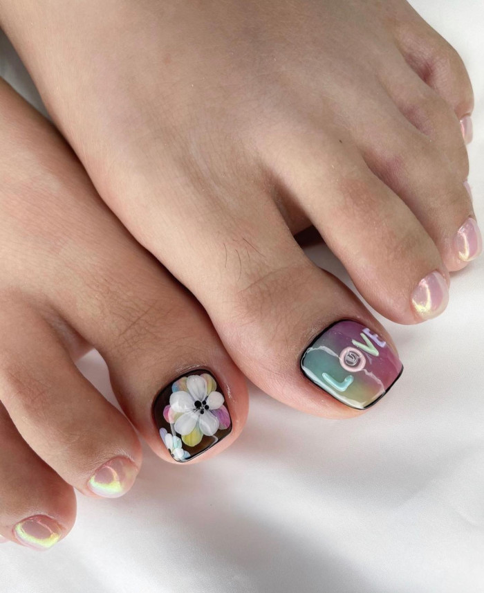 50 Cute Summer Toe Nails for 2022 : Holographic + Ombre with Love Letters