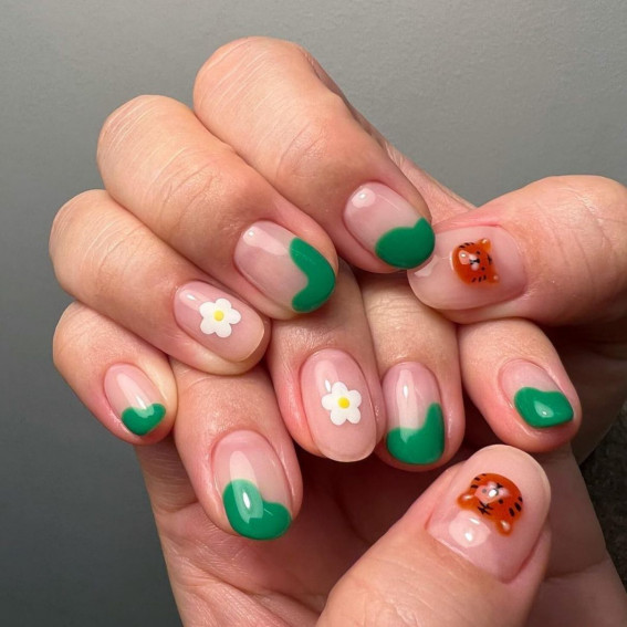 40 Pretty Summer Nails To Wear Right Now : Abstract Green Tip Nails