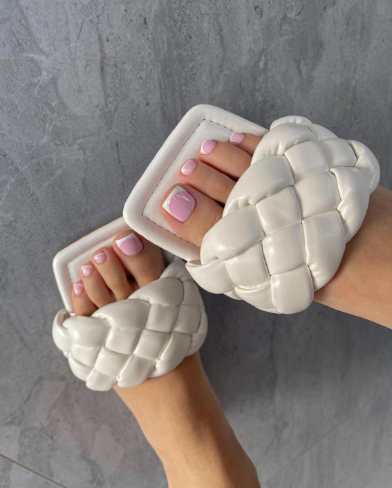 50 Cute Summer Toe Nails for 2022 : French Tip Toe Nails
