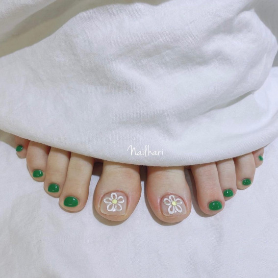 50 Trendy Pedicure Designs To Dress Up Your Toe Nails : Green + Natural Toe Nails