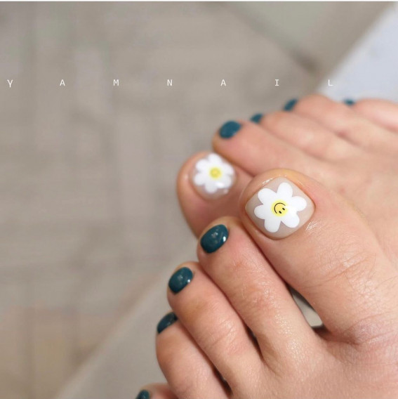 50 Trendy Pedicure Designs To Dress Up Your Toe Nails : Happy Daisy & Green Toe Nails