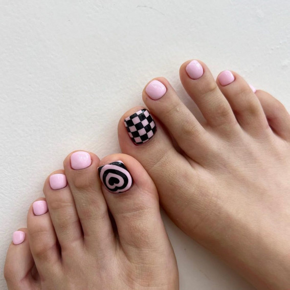 50 Trendy Pedicure Designs To Dress Up Your Toe Nails : Aesthetic Heart + Checkerboard