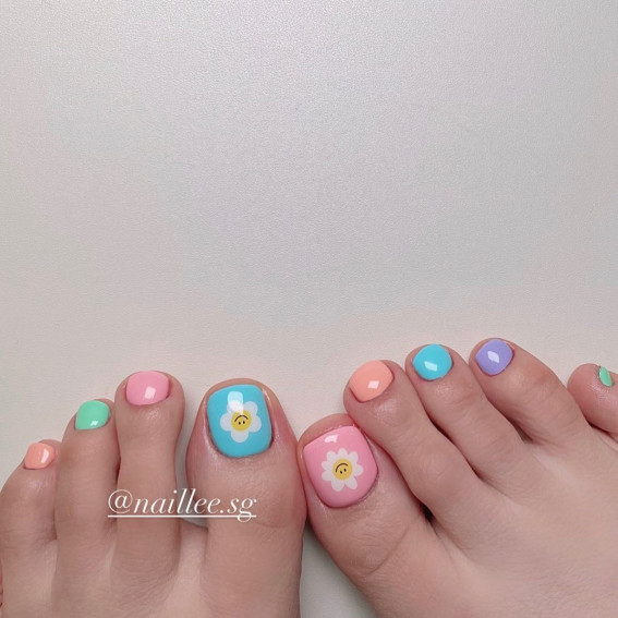 50 Trendy Pedicure Designs To Dress Up Your Toe Nails : Pastel Toe Nails with Flowers