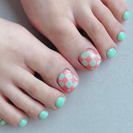 50 Trendy Pedicure Designs To Dress Up Your Toe Nails : Mint and Soft Coral Checkerboard