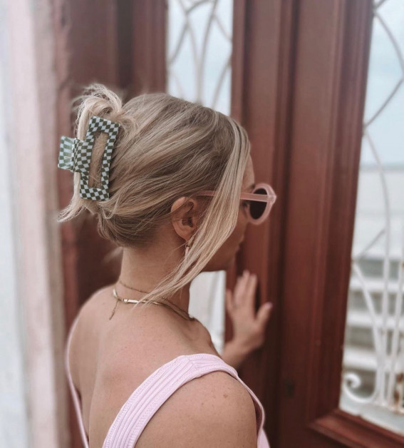 42 Cute and Easy Summer Hairstyles for 2022 : Bun Claw Clips 1 - Fab Mood |  Wedding Colours, Wedding Themes, Wedding colour palettes