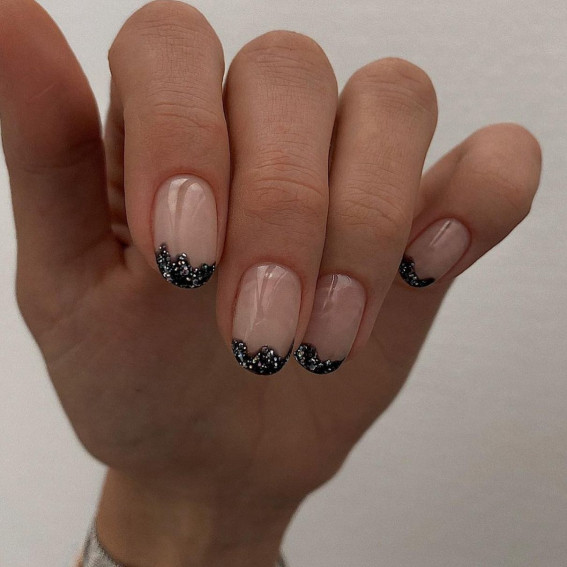 40 Pretty Summer Nails To Wear Right Now : Shimmery Black Abstract Tip Nails