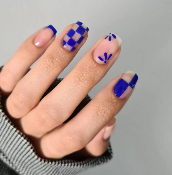 40 Pretty Summer Nails To Wear Right Now : Royal Blue Checker Board + Flower