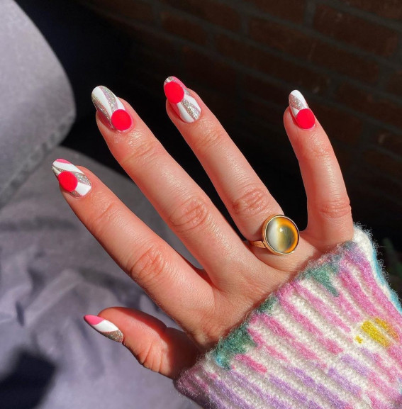 40 Pretty Summer Nails To Wear Right Now : Metallic and Red Nails