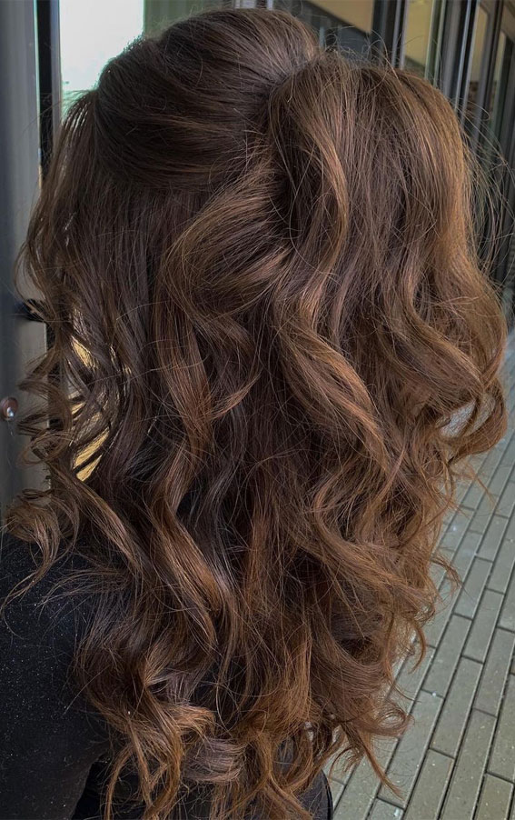42 Cute and Easy Summer Hairstyles for 2022 : Voluminous Half Up