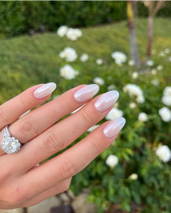 35 Hailey Bieber Pearl Nails : Pearl Chrome Oval Nails