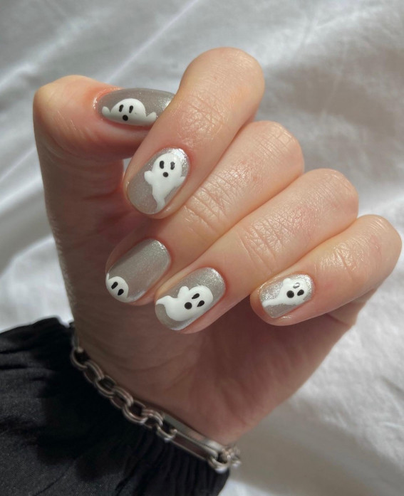 47 Cute & Spooky Halloween Nail Ideas 2022 : Shimmery Grey Floaty Ghost Short Nails
