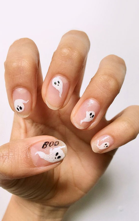 47 Cute & Spooky Halloween Nail Ideas 2022 : Floaty Ghost Natural Nails