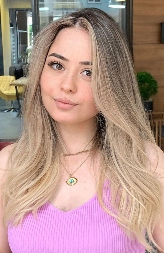 soft beige blonde, hairstyles for round faces, haircut for round face women, round face hairstyles, round faces haircuts, androgynous haircuts for round faces, short haircuts for round faces, bangs for round faces, slimming haircuts for chubby faces, face slimming haircuts , long hairstyles for round faces