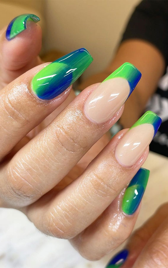 35 Best Optical Illusion Nails : Blue and Green French Nails