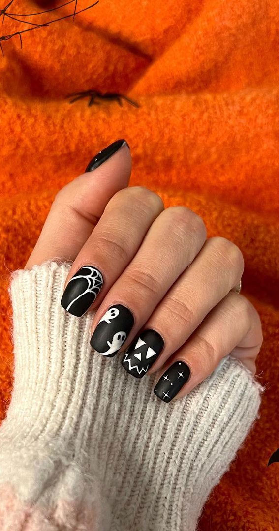 50 Cute Spooky Halloween Nail Ideas : Black Spooky Short Nails
