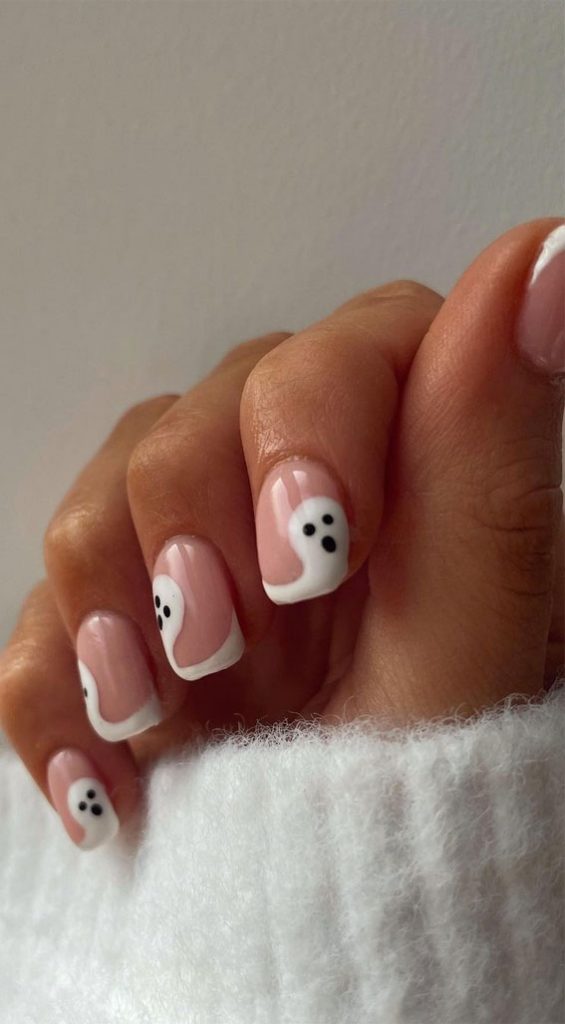 50 Cute Spooky Halloween Nail Ideas : Swoopy Ghost Tip Short Nails 1 ...