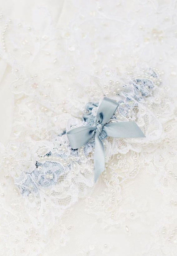 something blue wedding ideas, blue garter