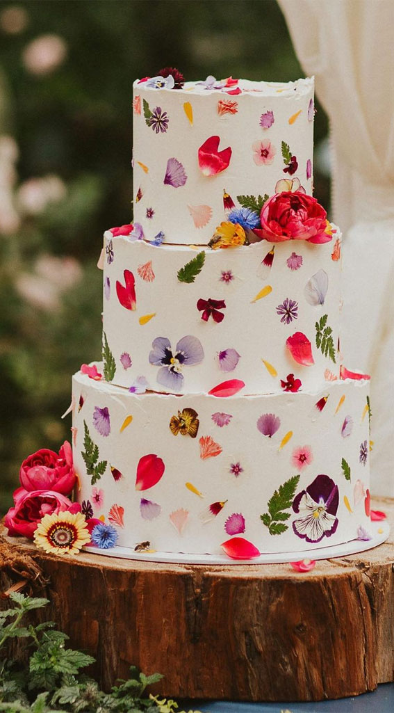 pressed flower cake, edible flower cake, edible flower wedding cake, wedding cake trends, summer wedding cake, simple wedding cake, simple cake, edible cake ideas