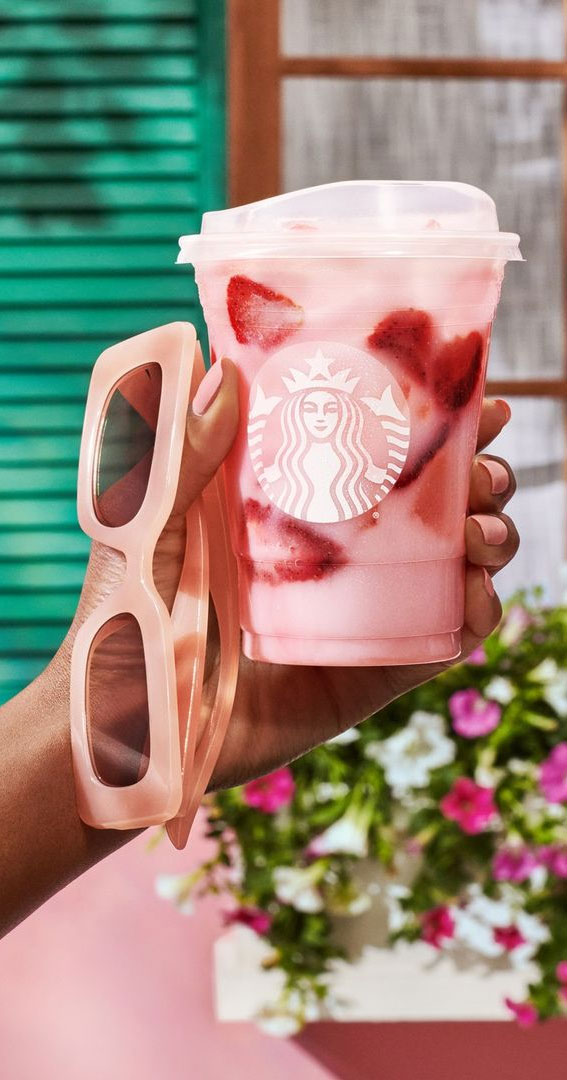 strawberry coconut Drink, pink coconut drink, pink coconut starbucks drink, pink starbuck drinks, starbucks aesthetic, pink drink starbucks