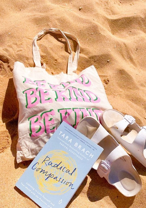 Embrace the Beauty of an Aesthetic Summer : Essential on Beach Day