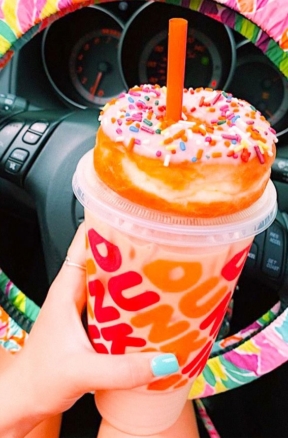 Embrace the Beauty of an Aesthetic Summer : Donut on Dunkin Drink