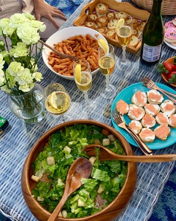 Embrace the Beauty of an Aesthetic Summer : Yummy Picnic Food