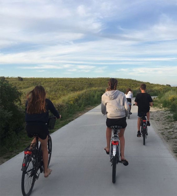 Embrace the Beauty of an Aesthetic Summer : Fun Ride Bike with Friends