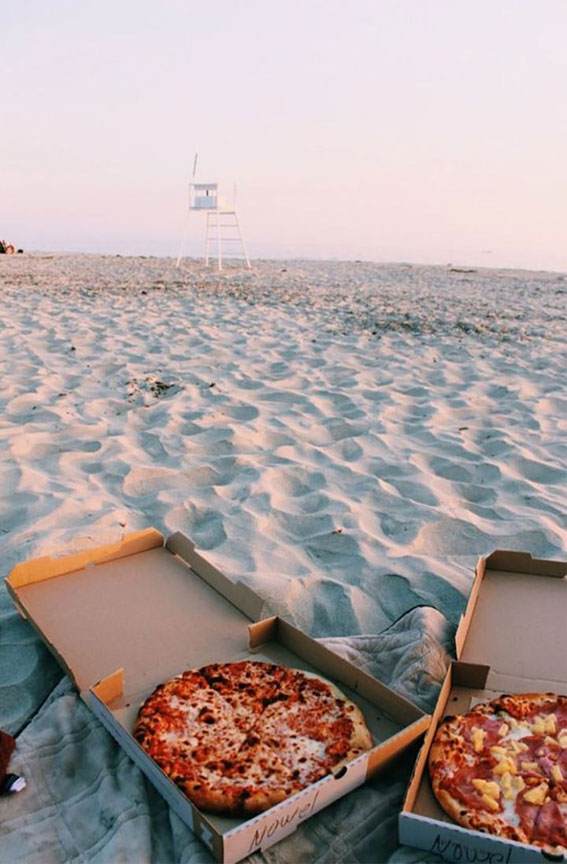 Captivating Moments in an Aesthetic Summer : Pizza Picnic on The Beach