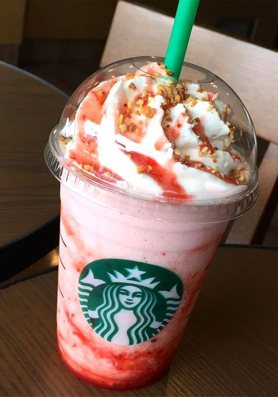 50 Mix n Match Flavors Starbucks Creations : Strawberry Frappuccino Topped with Cream