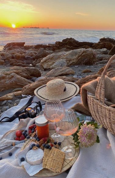 Discovering the Essence of Aesthetic Summer : Sunset & Picnic on The ...