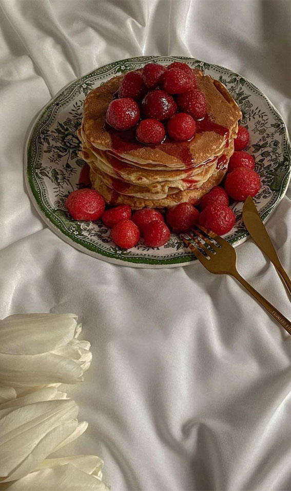 50+ Food Snapchat That Makes Your Mouth Watering : Pancake with Strawberry Sauce