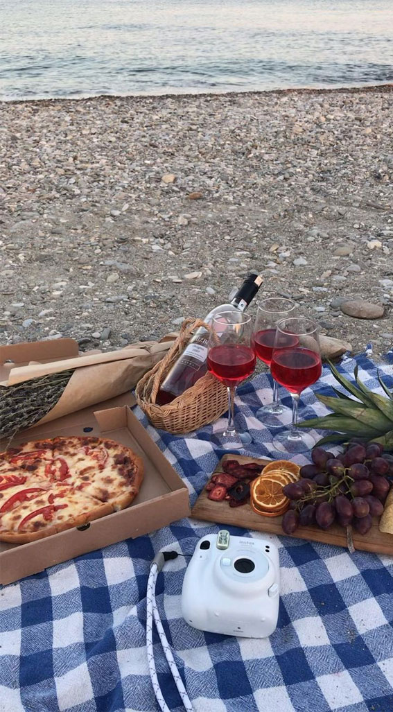 50+ Food Snapchat That Makes Your Mouth Watering : Picnic on The Beach