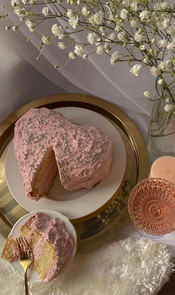 50+ Food Snapchat That Makes Your Mouth Watering : Pink Buttercream Cake