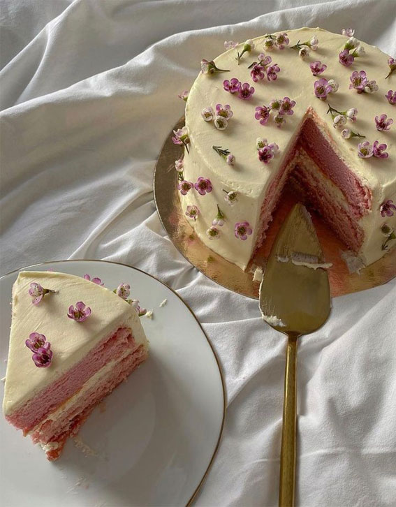 50+ Food Snapchat That Makes Your Mouth Watering : Pink Cake with Edible Flowers