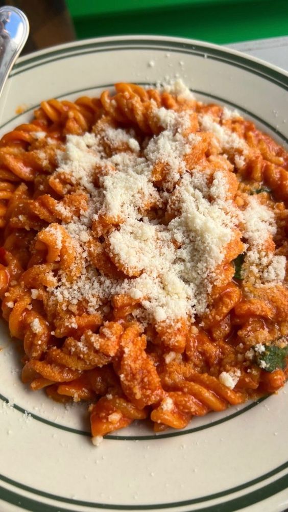 50 Pasta Aesthetic Dishes From An Elegant Dinner To A Cozy Meal : Tomatoes Sauce & Parmesan