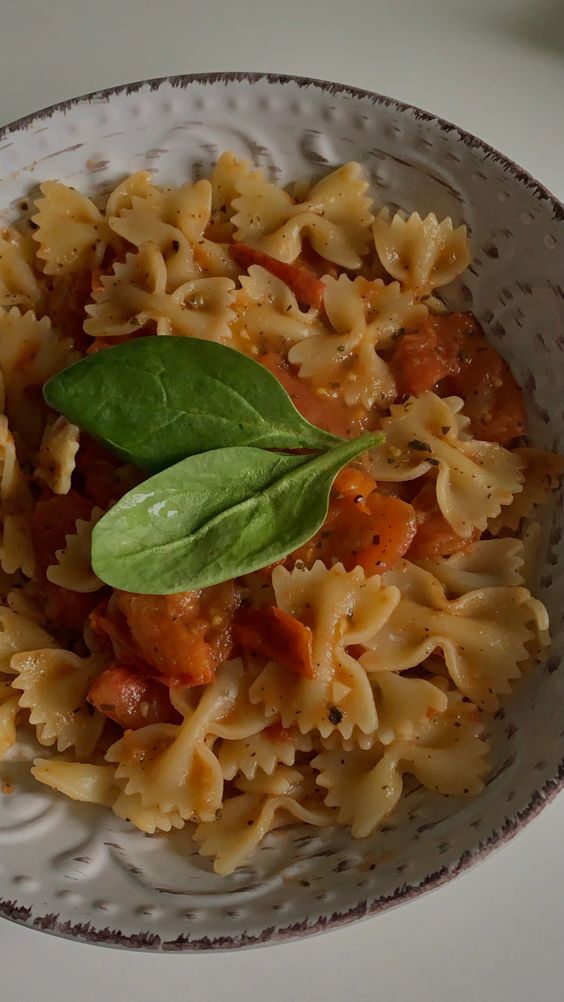 50 Pasta Aesthetic Dishes From An Elegant Dinner To A Cozy Meal : Bowtie Pasta with Tomatoes Sauce