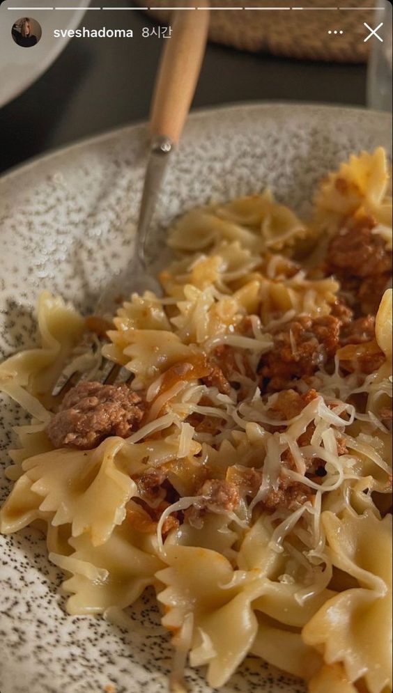 50 Pasta Aesthetic Dishes From An Elegant Dinner To A Cozy Meal : Bowtie Pasta with Meat Sauce