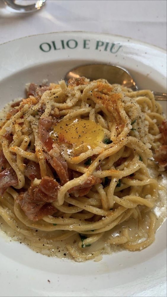 50 Pasta Aesthetic Dishes From An Elegant Dinner To A Cozy Meal : Carbonara Spaghetti