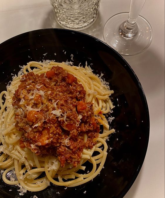 50 Pasta Aesthetic Dishes From An Elegant Dinner To A Cozy Meal : Simple Meat Sauce Spaghetti