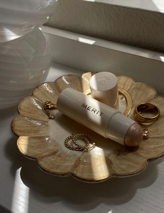 Discovering the Essence of Aesthetic Summer : Glow Merit