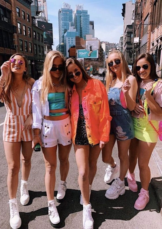 Sun-Kissed Summers Embracing the Aesthetics of a Radiant Season : Friends in New York