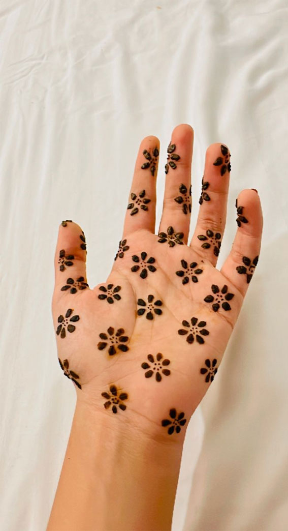 59 Timeless Pattern and Artistry Henna Designs : Spread of Flowers