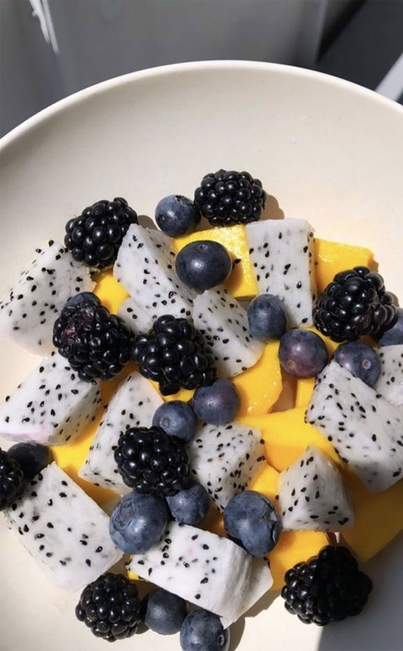Irresistible Food Cravings Unveiled : Dragon Fruit + Mango & Berries