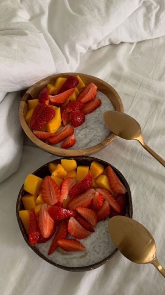 Irresistible Food Cravings Unveiled : Chia Pudding Topped with Fruits